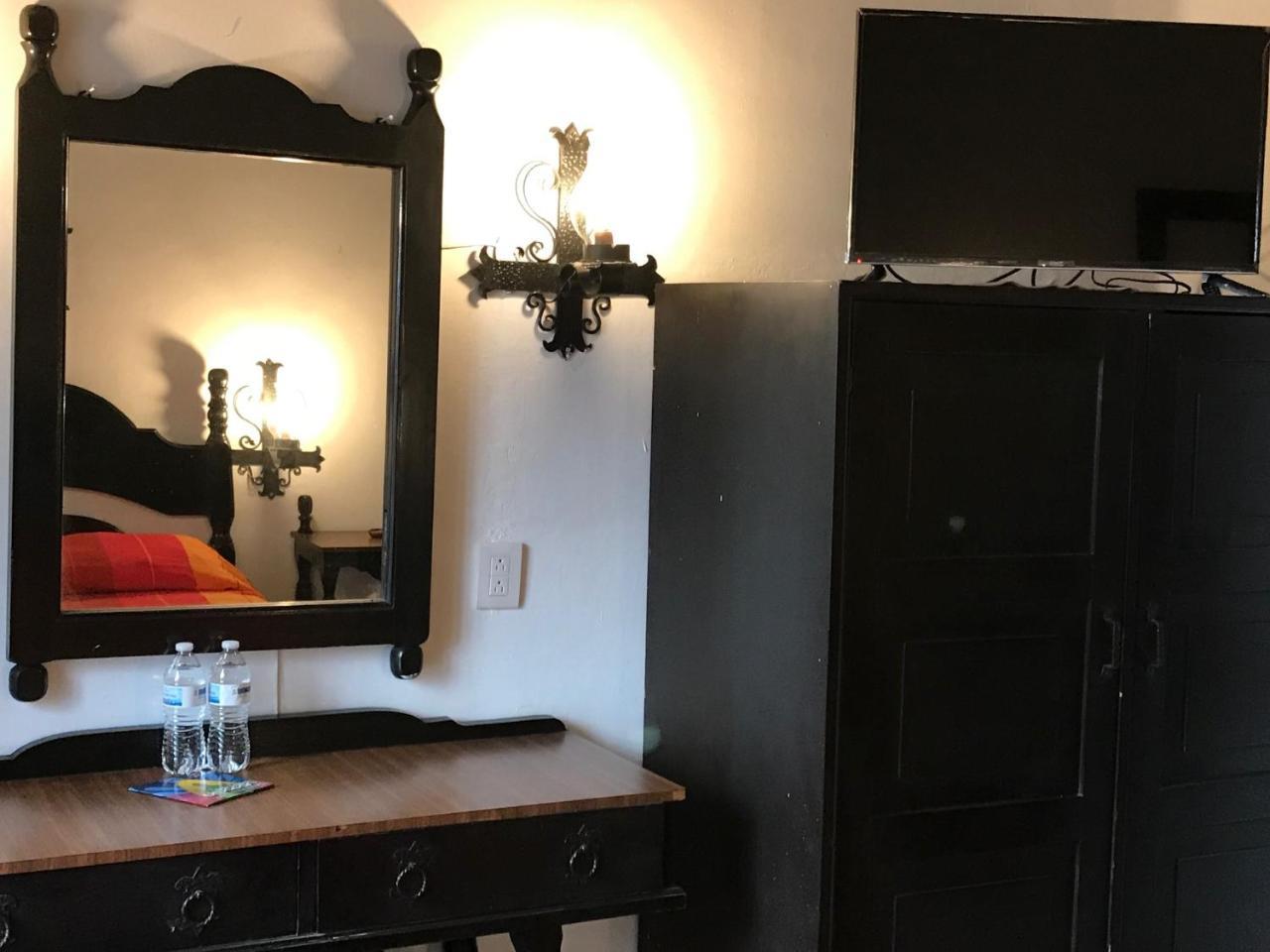 Hotel Villa De Flores Uruapan  Kültér fotó