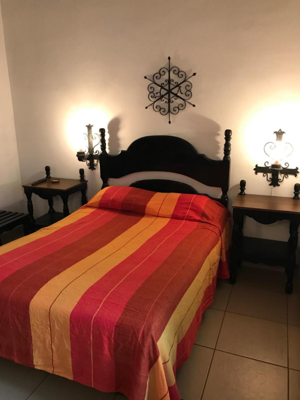 Hotel Villa De Flores Uruapan  Kültér fotó