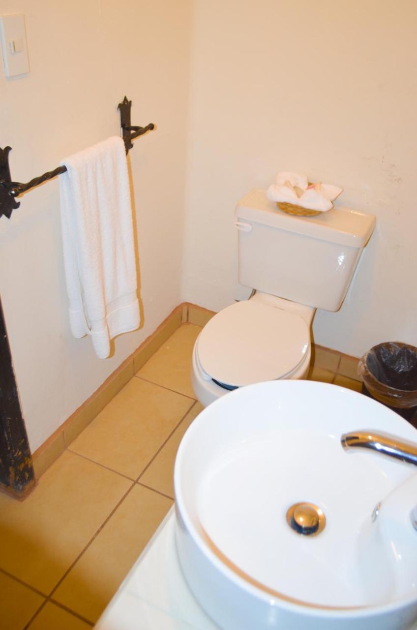 Hotel Villa De Flores Uruapan  Kültér fotó