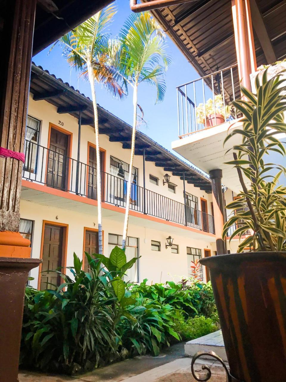 Hotel Villa De Flores Uruapan  Kültér fotó