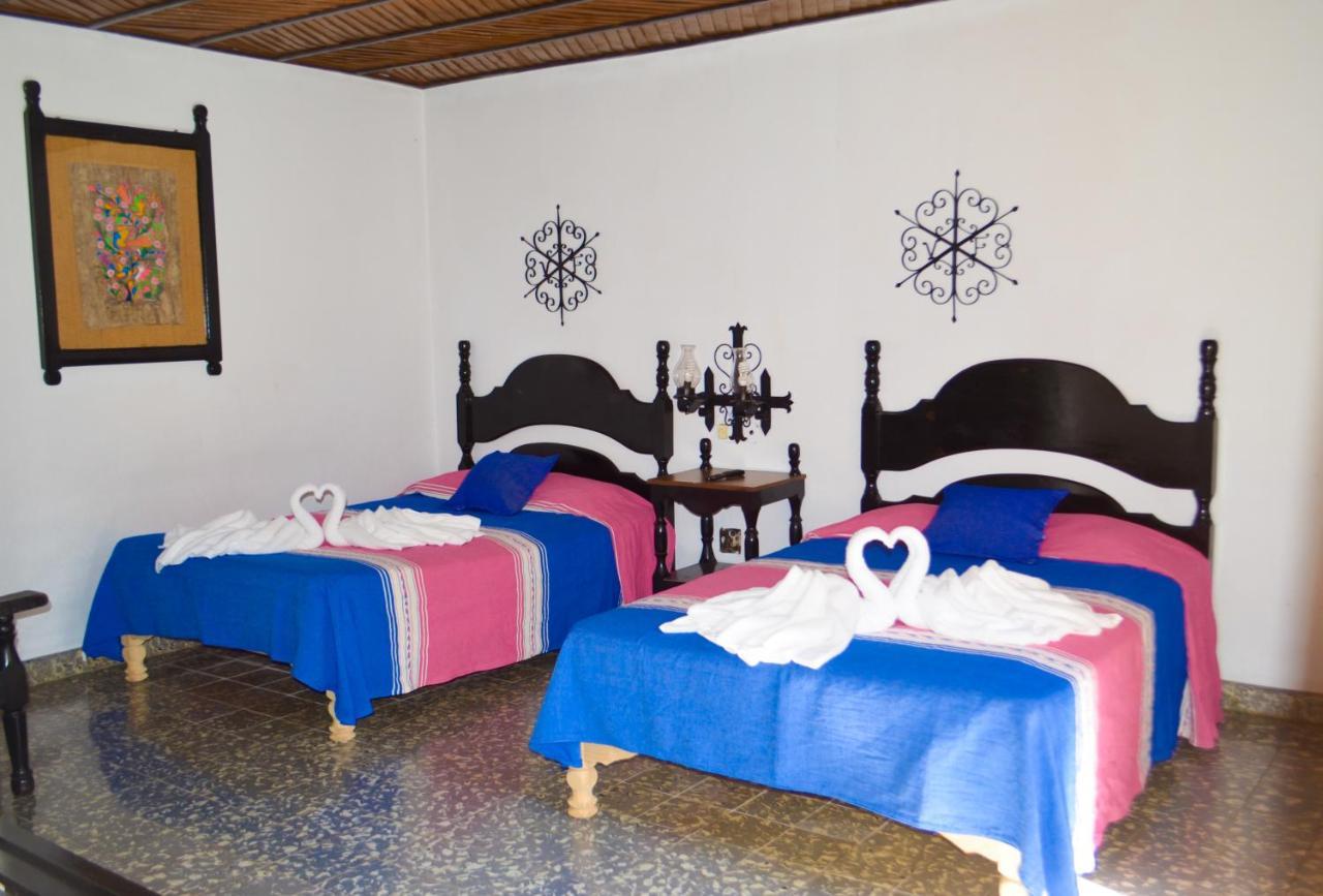 Hotel Villa De Flores Uruapan  Kültér fotó