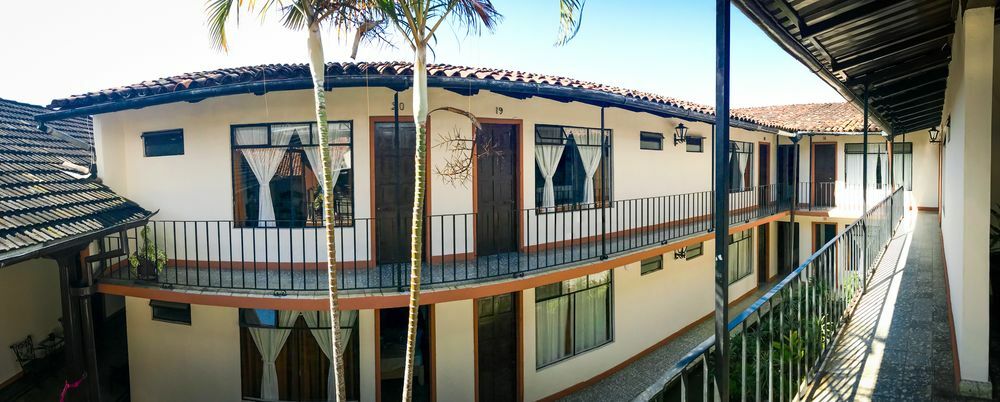 Hotel Villa De Flores Uruapan  Kültér fotó