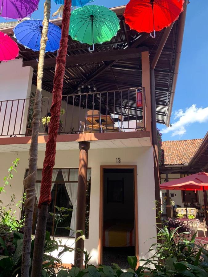 Hotel Villa De Flores Uruapan  Kültér fotó