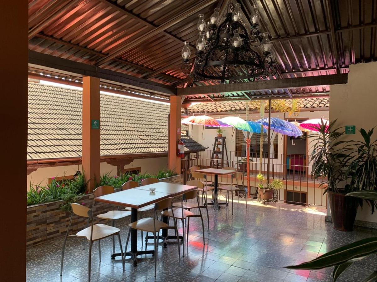 Hotel Villa De Flores Uruapan  Kültér fotó